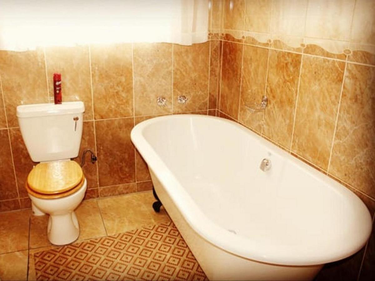 Moshitametsi Guesthouse Kempton Park Ngoại thất bức ảnh