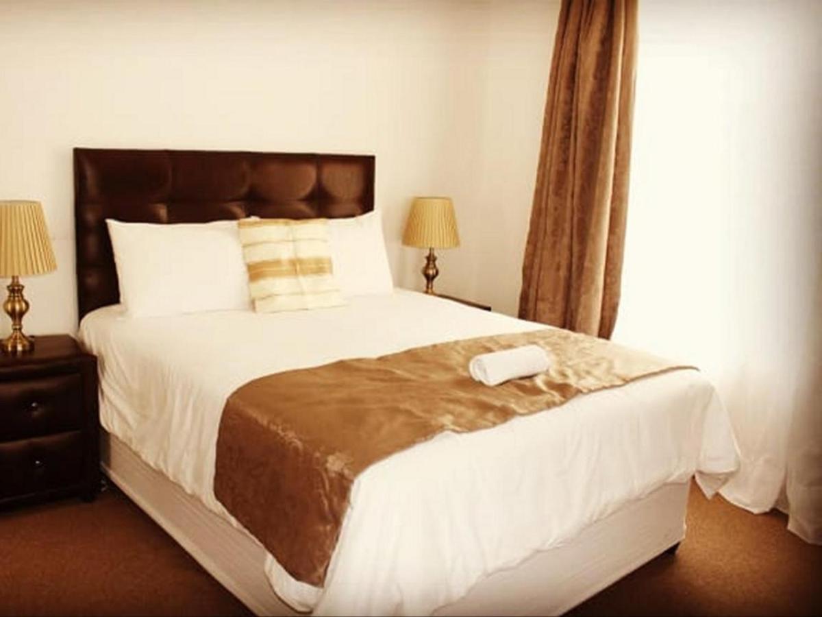 Moshitametsi Guesthouse Kempton Park Ngoại thất bức ảnh