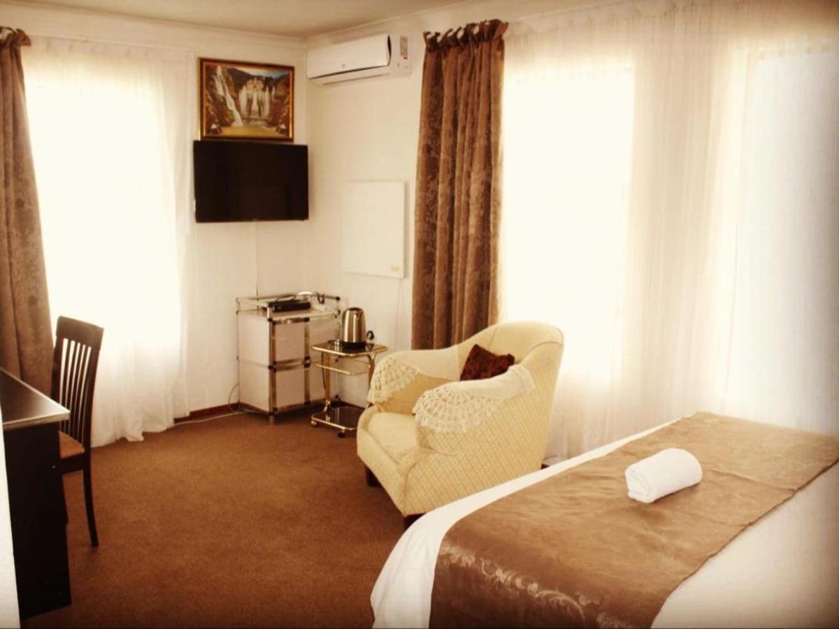 Moshitametsi Guesthouse Kempton Park Ngoại thất bức ảnh