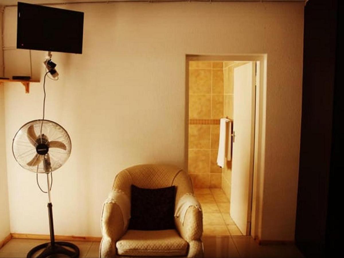 Moshitametsi Guesthouse Kempton Park Ngoại thất bức ảnh