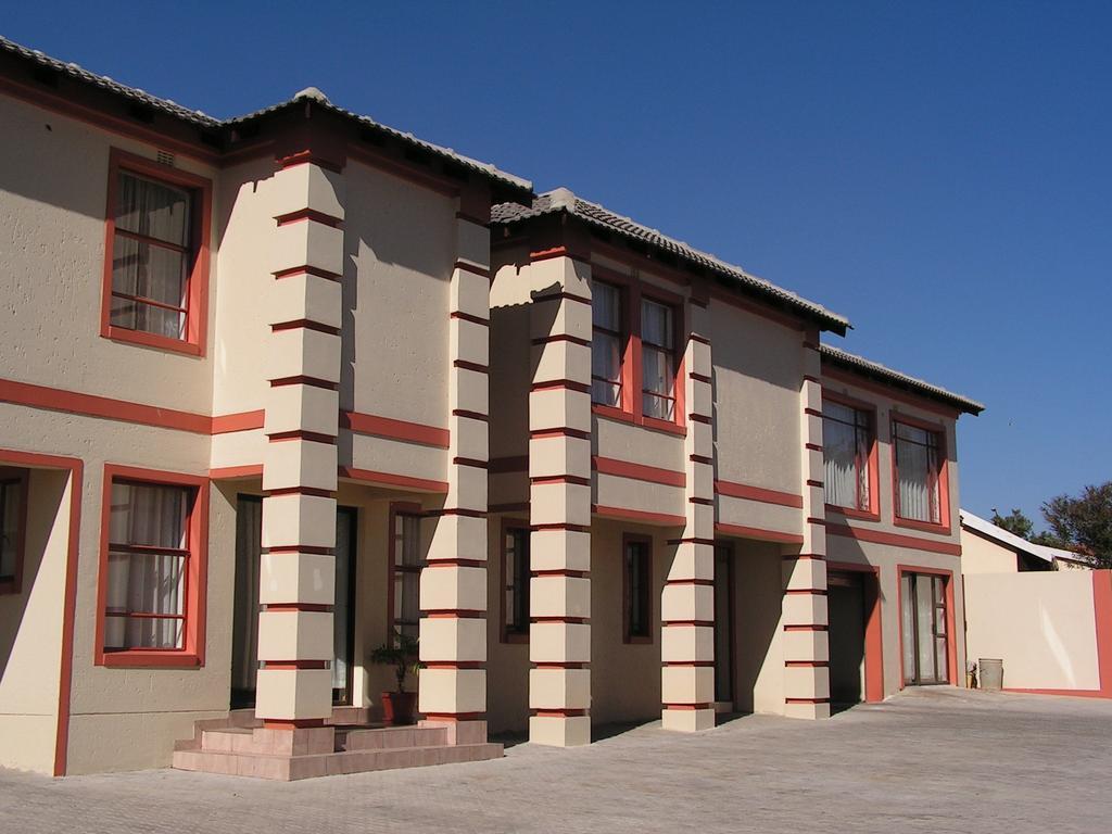 Moshitametsi Guesthouse Kempton Park Ngoại thất bức ảnh