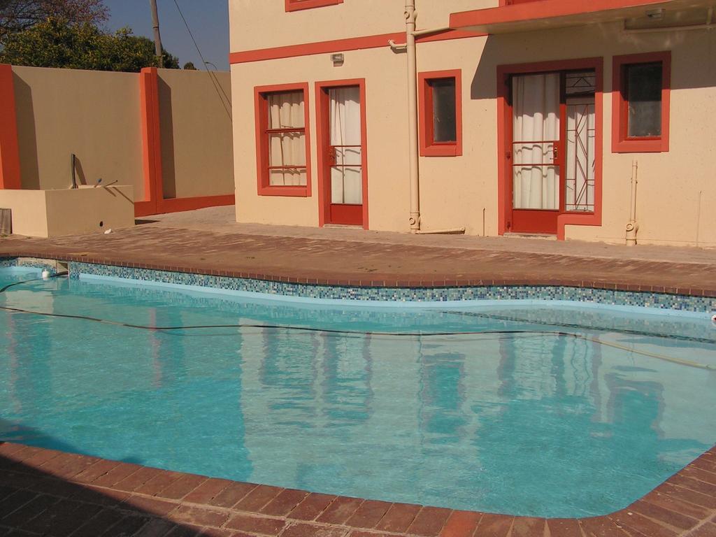 Moshitametsi Guesthouse Kempton Park Ngoại thất bức ảnh