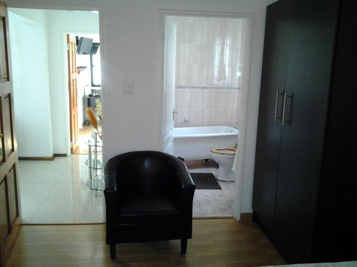 Moshitametsi Guesthouse Kempton Park Ngoại thất bức ảnh