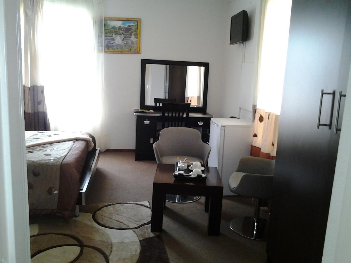 Moshitametsi Guesthouse Kempton Park Ngoại thất bức ảnh