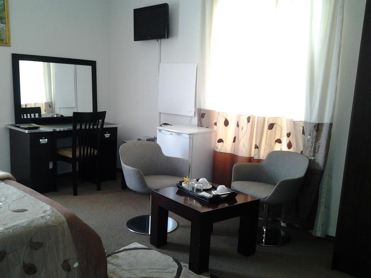 Moshitametsi Guesthouse Kempton Park Ngoại thất bức ảnh
