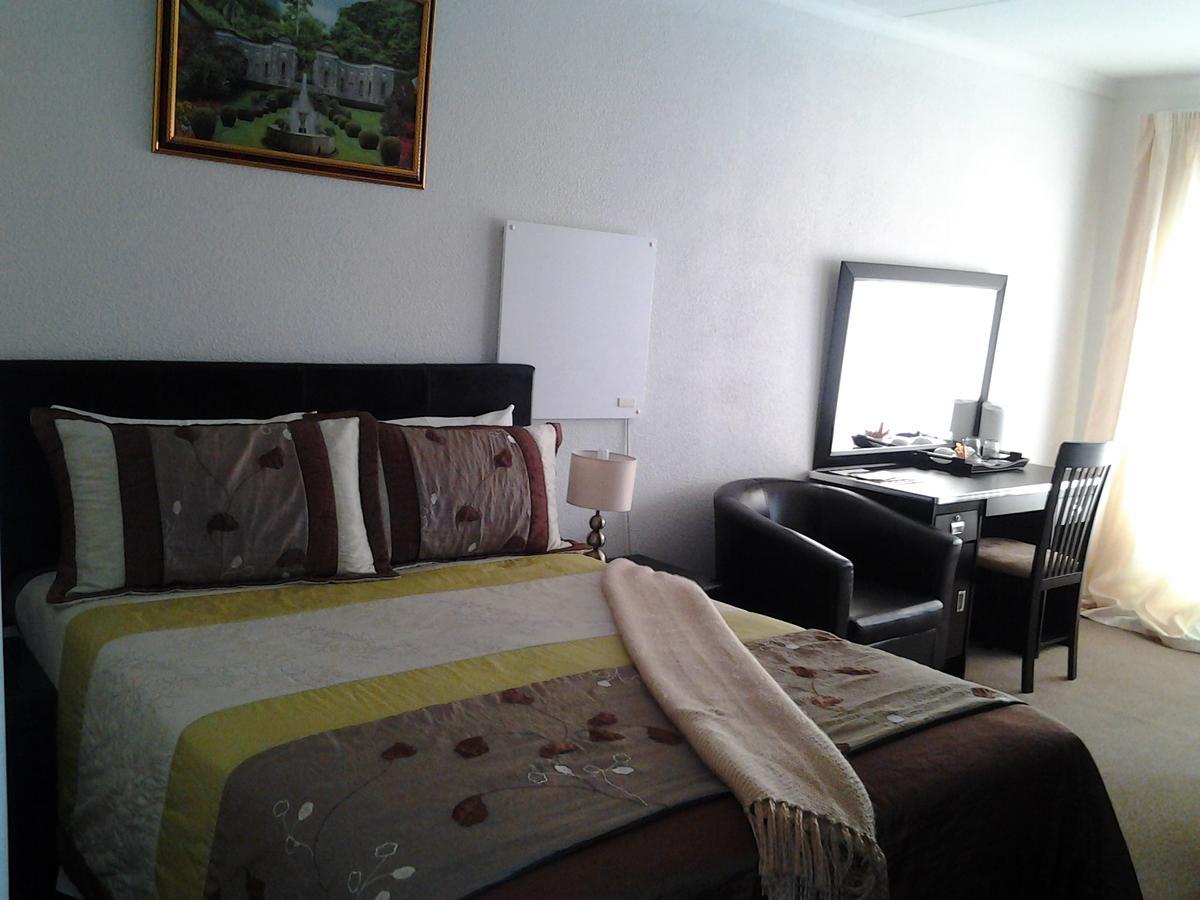 Moshitametsi Guesthouse Kempton Park Ngoại thất bức ảnh
