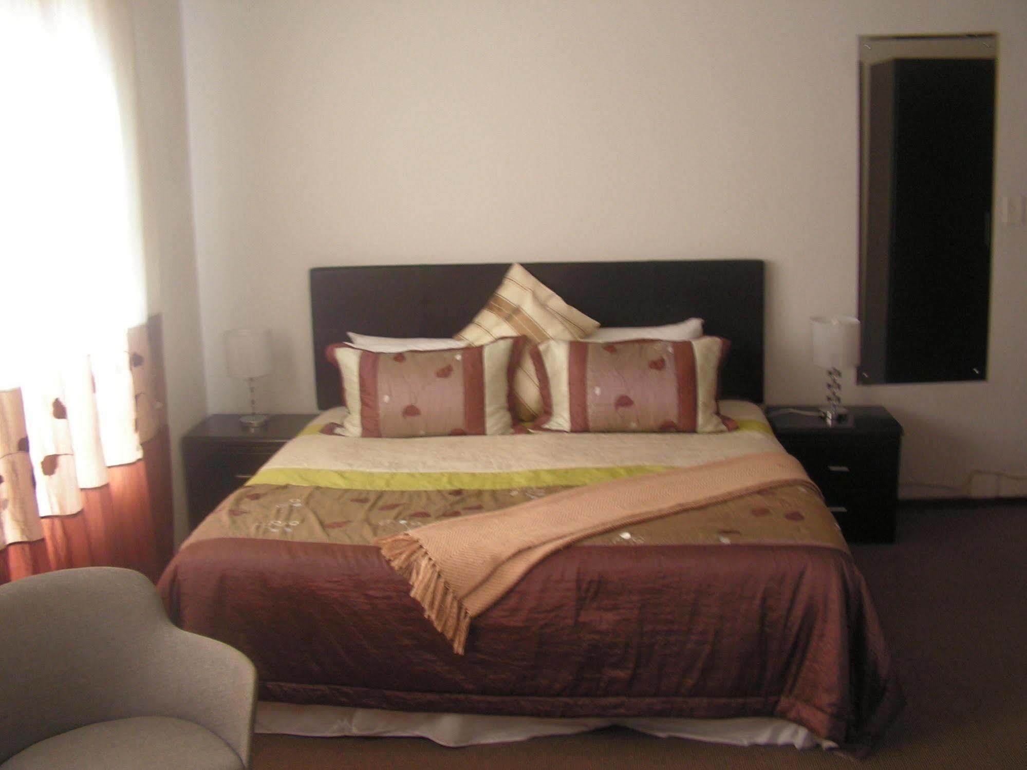 Moshitametsi Guesthouse Kempton Park Ngoại thất bức ảnh