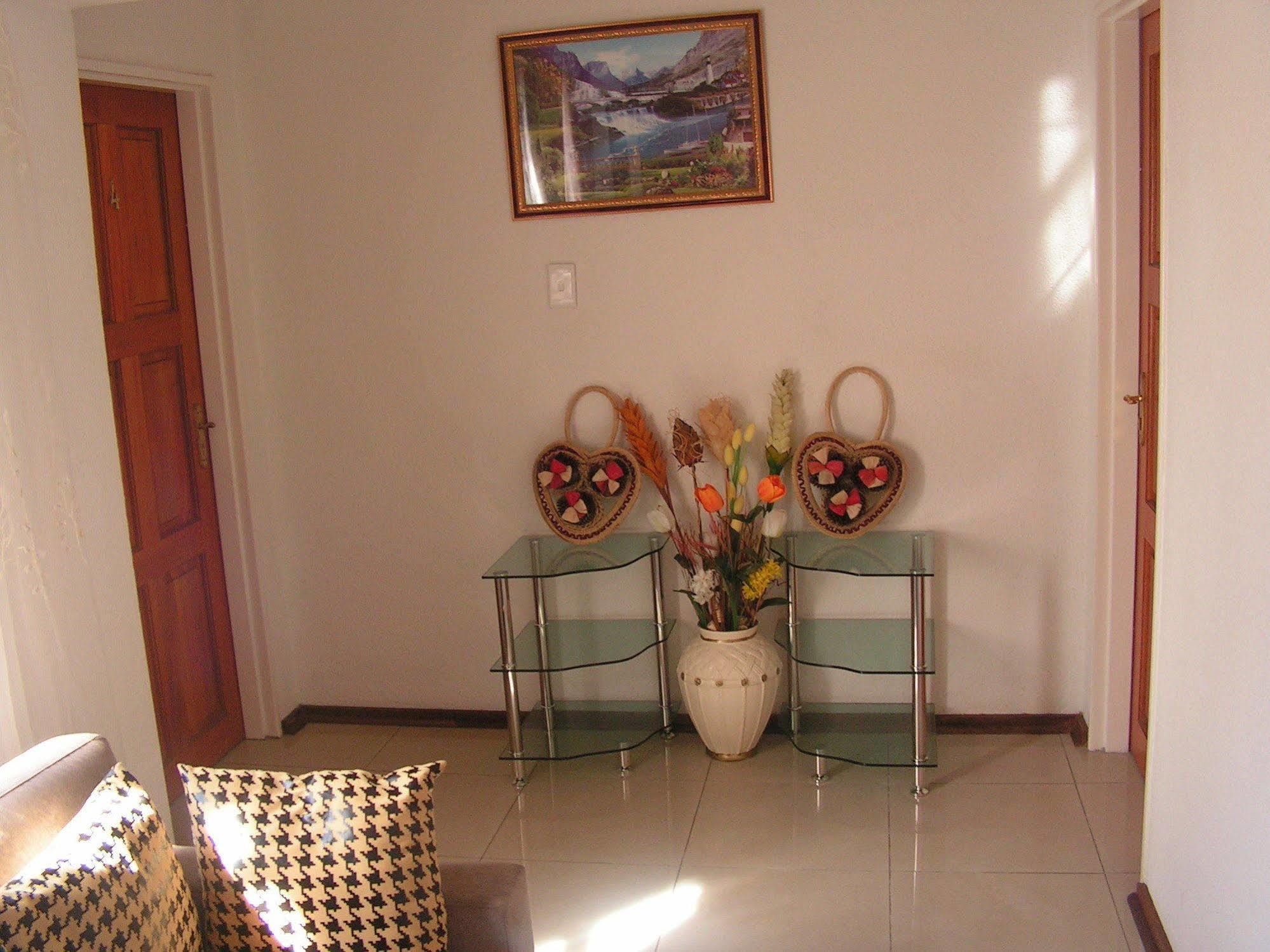 Moshitametsi Guesthouse Kempton Park Ngoại thất bức ảnh