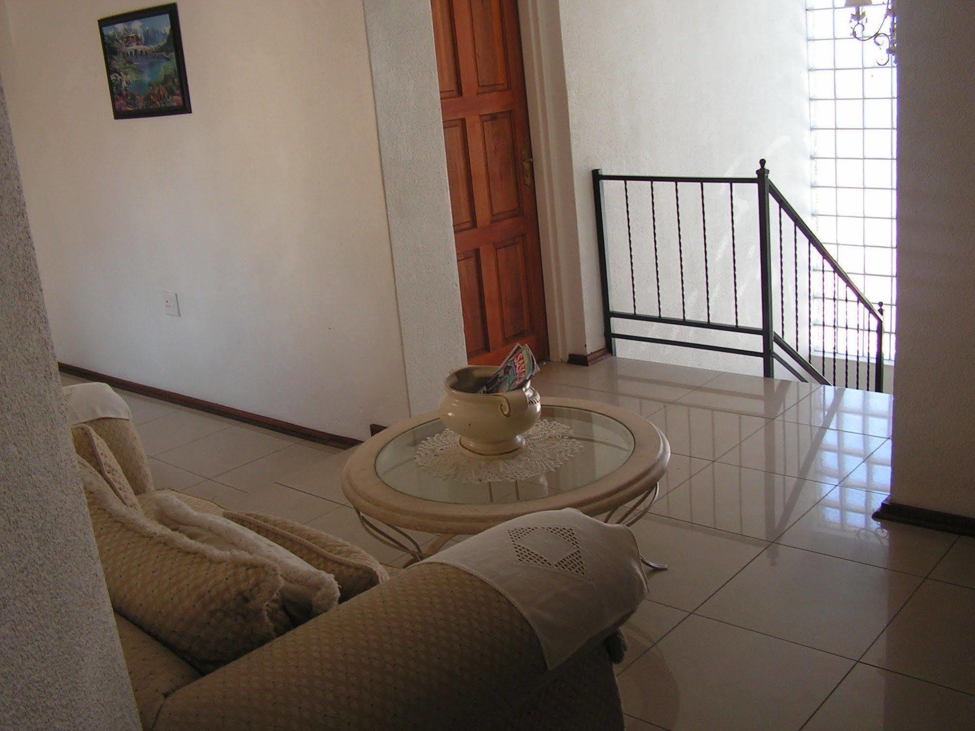 Moshitametsi Guesthouse Kempton Park Ngoại thất bức ảnh