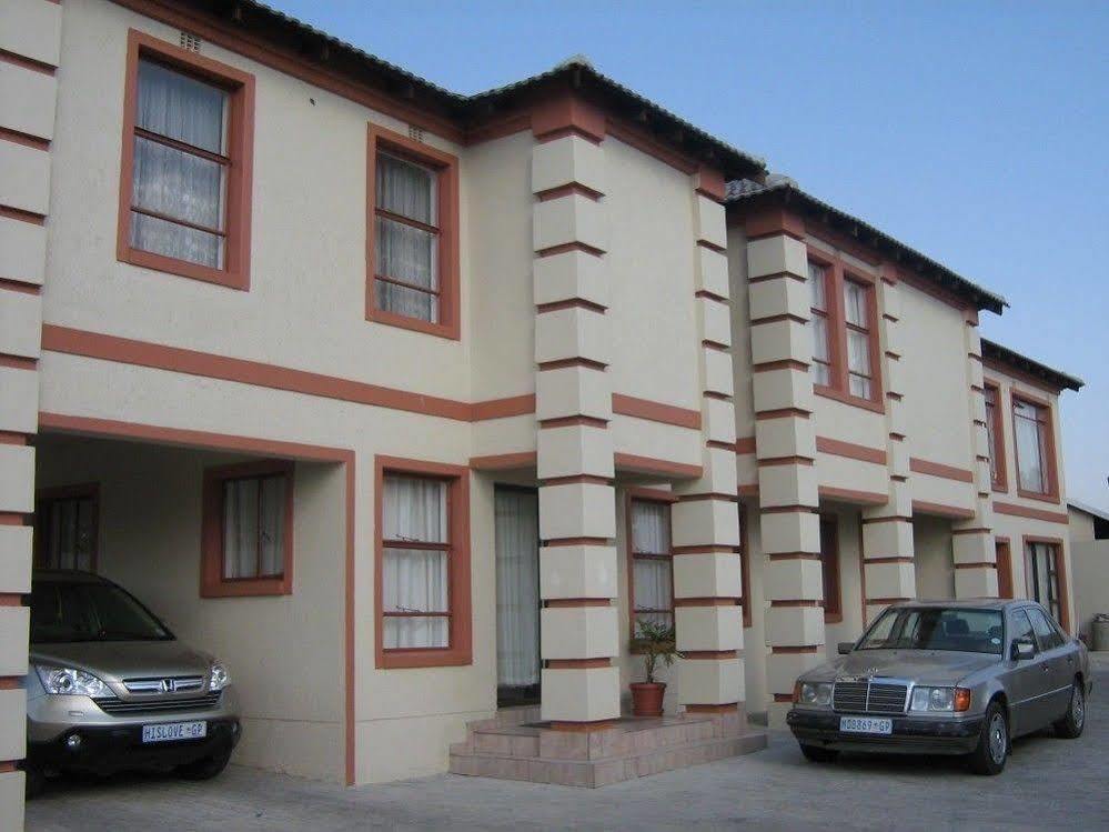 Moshitametsi Guesthouse Kempton Park Ngoại thất bức ảnh