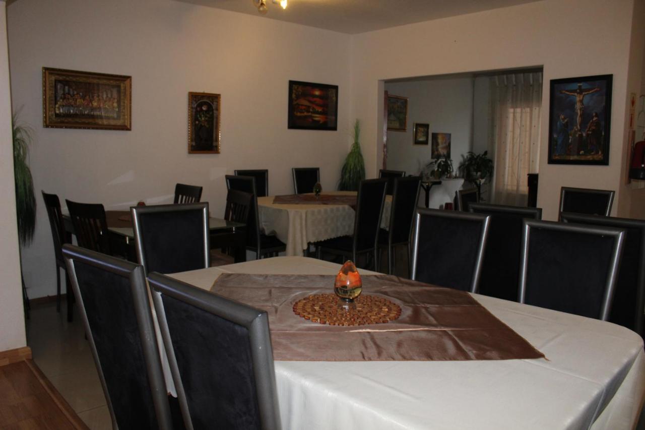Moshitametsi Guesthouse Kempton Park Ngoại thất bức ảnh